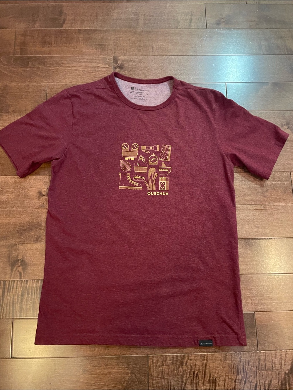 Quechua Men's Burgundy Short Sleeve Graphic Tee